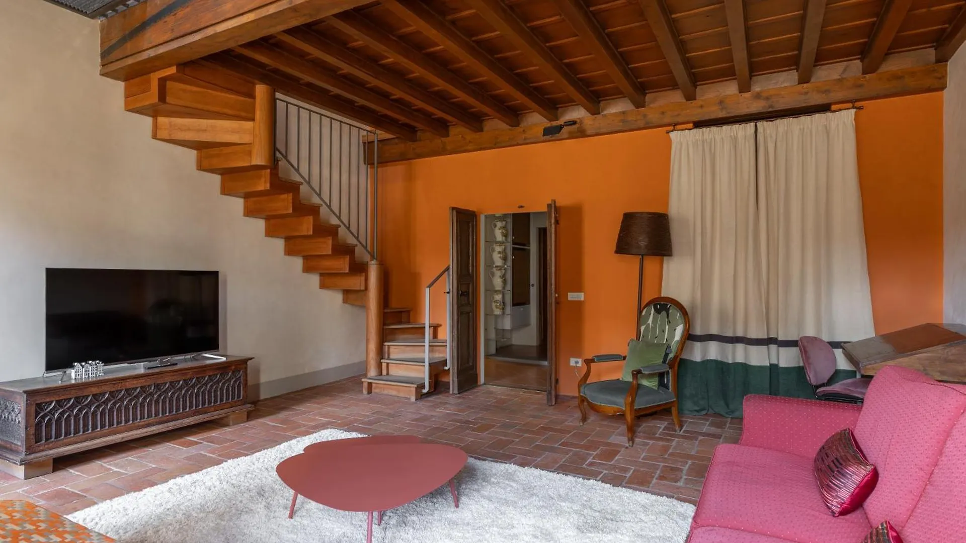 Old Bridge Large And Unique Artful Apartment With Elevator Florence