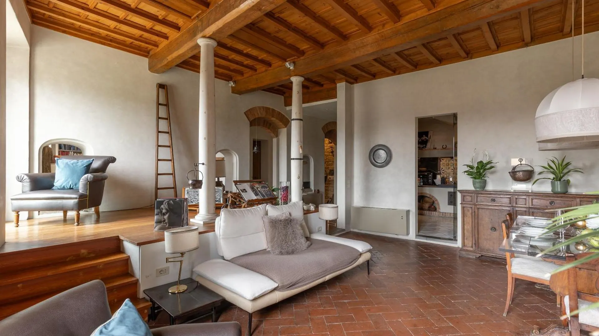 Old Bridge Large And Unique Artful Apartment With Elevator Florence Italy