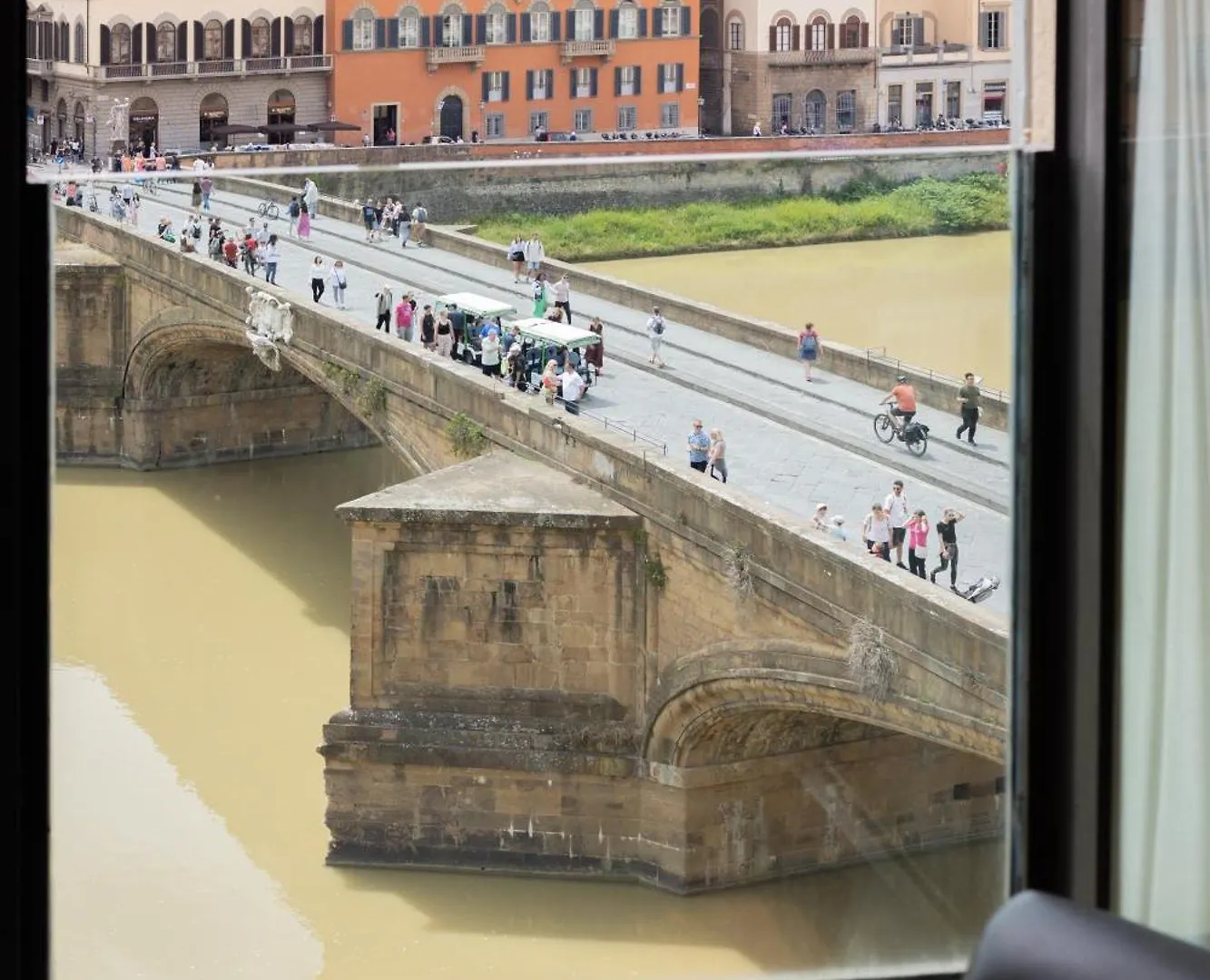 Old Bridge Large And Unique Artful Apartment With Elevator Florence Italy
