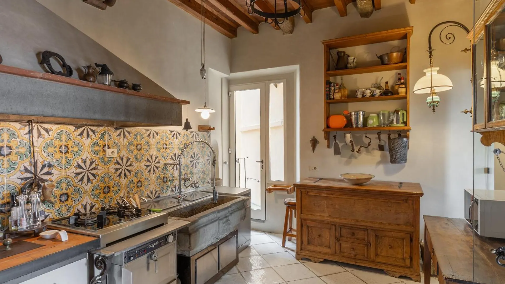 Old Bridge Large And Unique Artful Apartment With Elevator Florence Italy